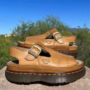 🏴󠁧󠁢󠁥󠁮󠁧󠁿 Dr. Martens MIE Vintage Golden Tan 90’s Platform Sandals UK 8